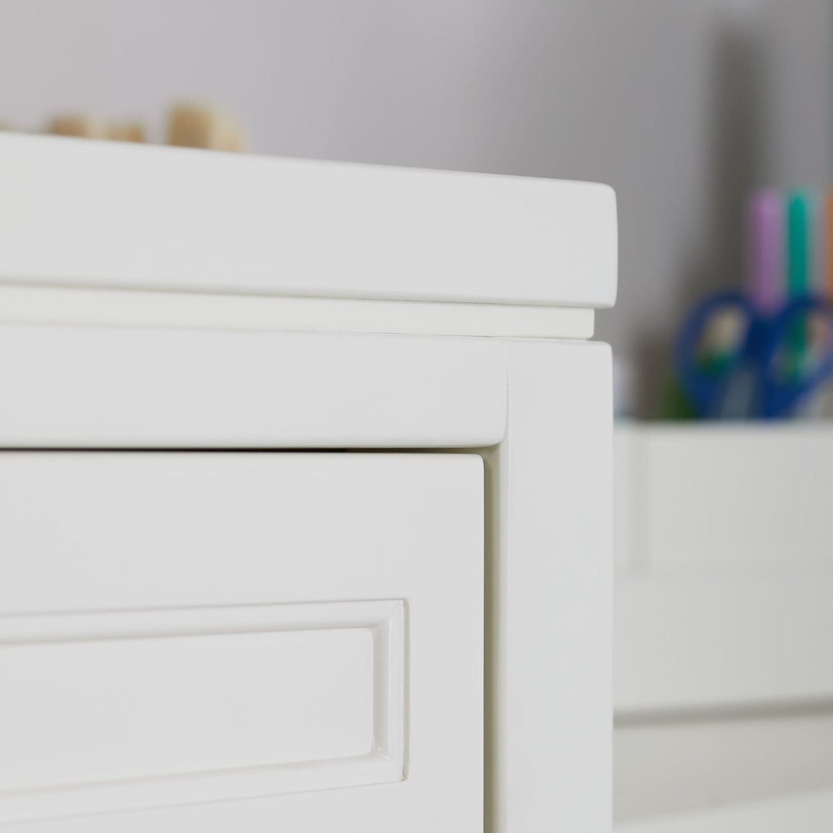 G77100 Martha Stewart Crafting Kids Artwork Storage with Drying Racks White Env Detail 4 | Linen White