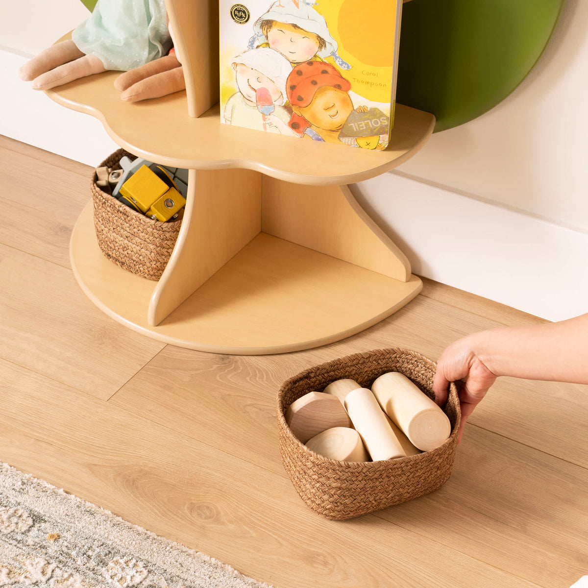 G27664 Tree Bookcase Lifestyle 1487
