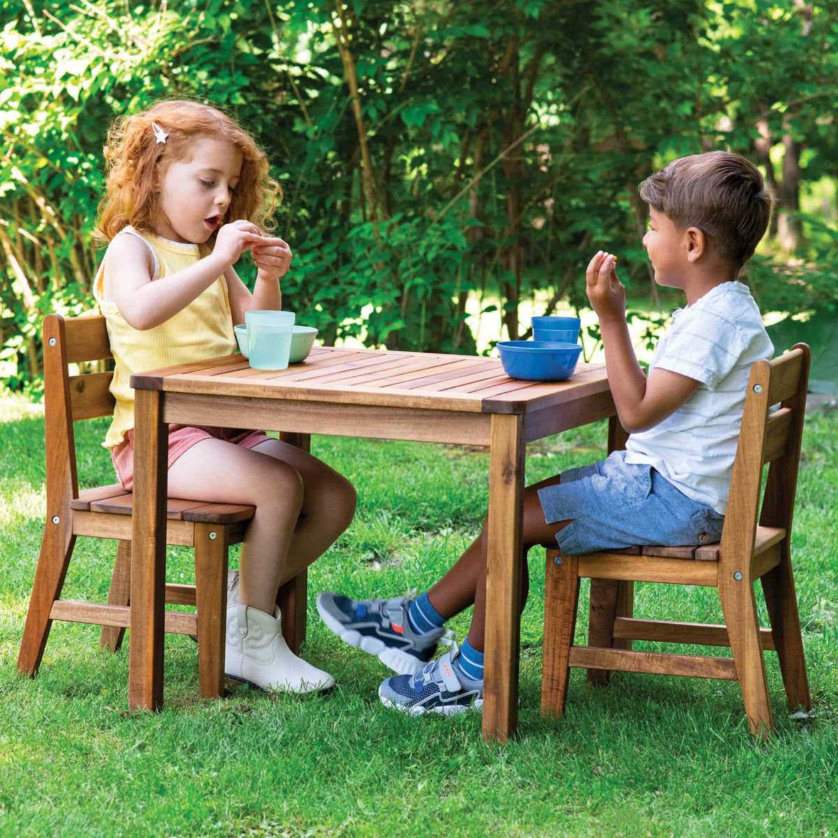 G52016 Acadia Square Table and Chair Set Lifestyle 4886