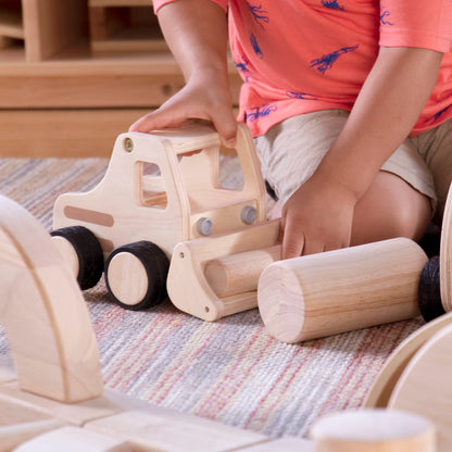 G6720 Wooden Front Loader Lifestyle1