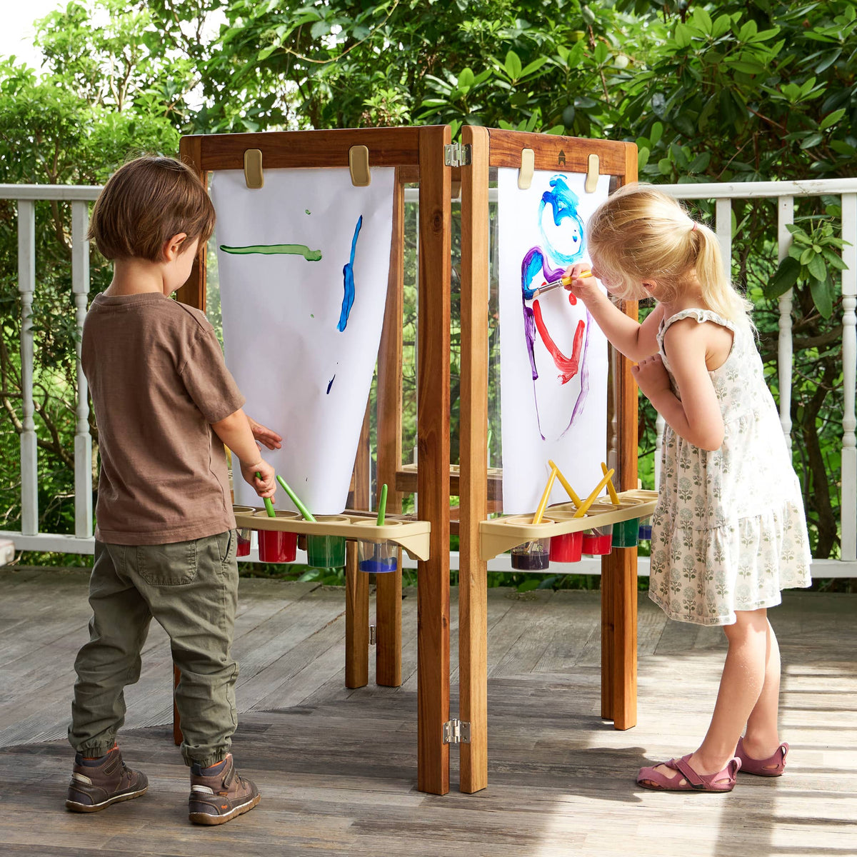 G52021 Acadia 4-Sided Easel Lifestyle 662 Main