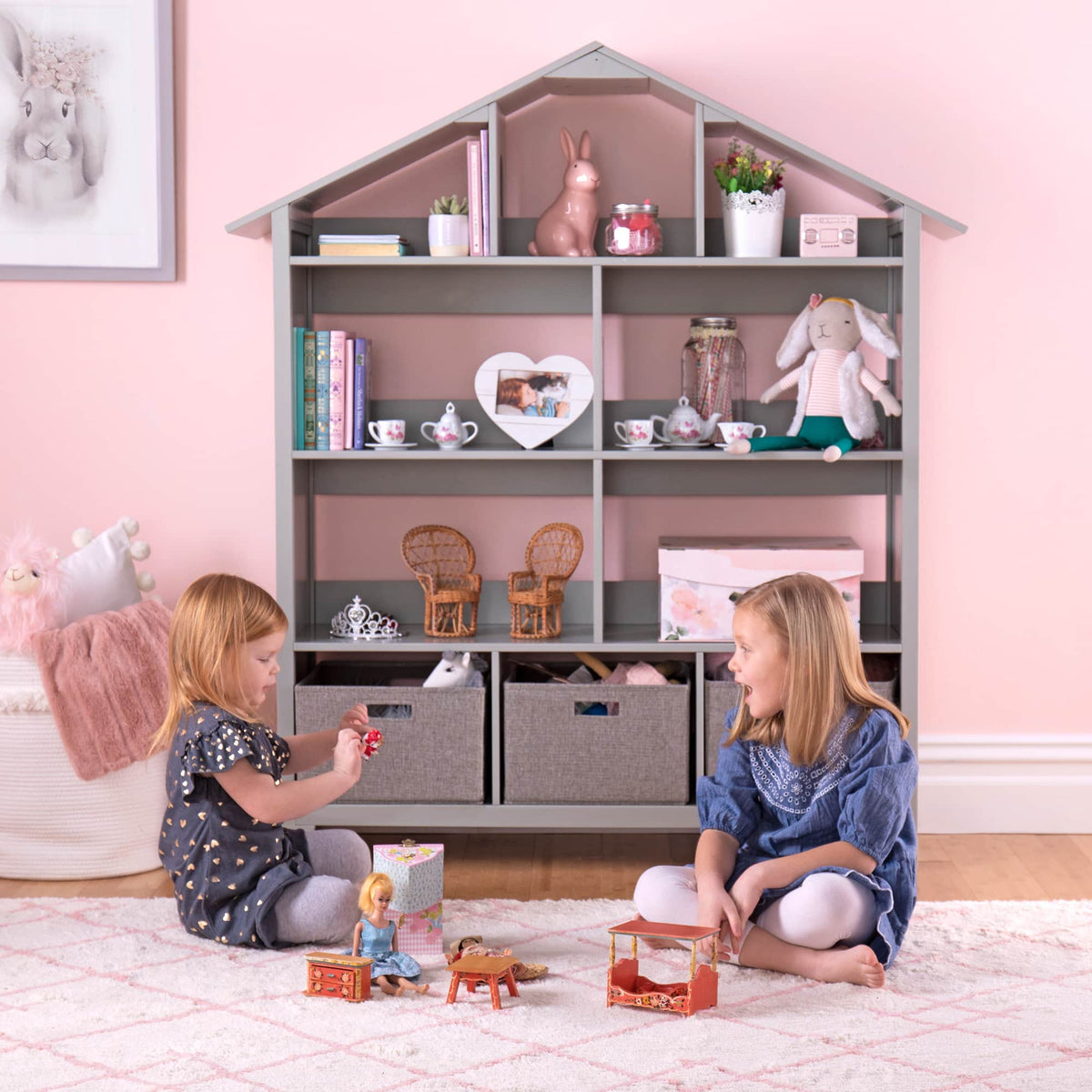 G76907 MSL&L Gray Dollhouse Lifestyle 1 | Gray