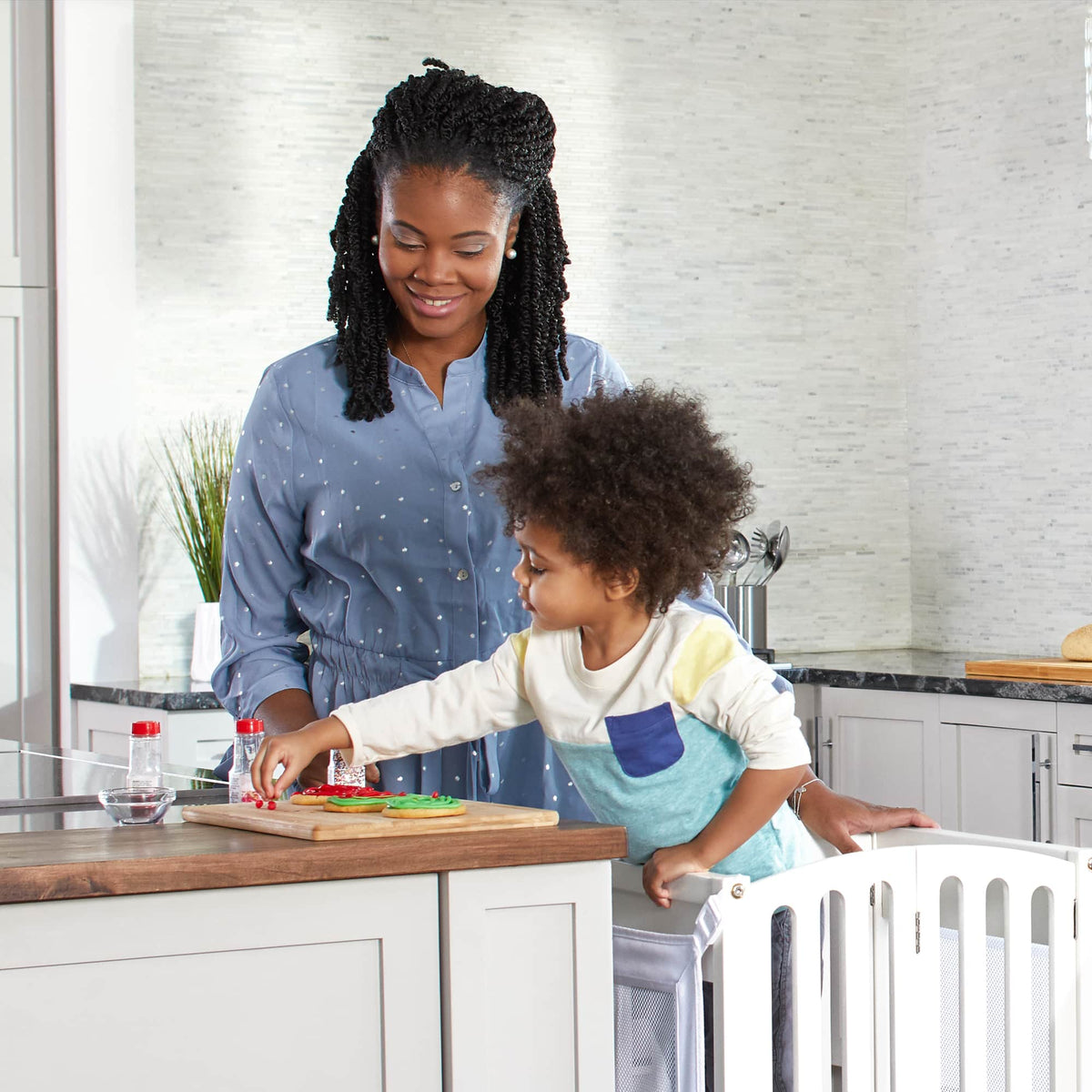 G97329 Kitchen Helper Contemporary Lifestyle Detail | White