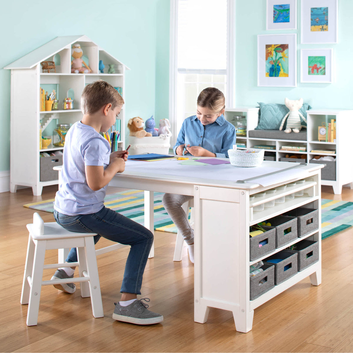 G76809 Art Table Lifestyle White2 | Linen White